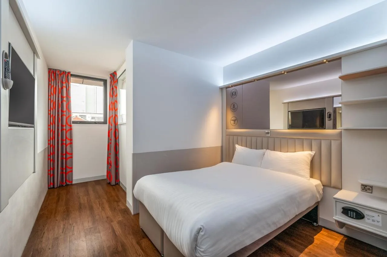 Classic Double Room with Window